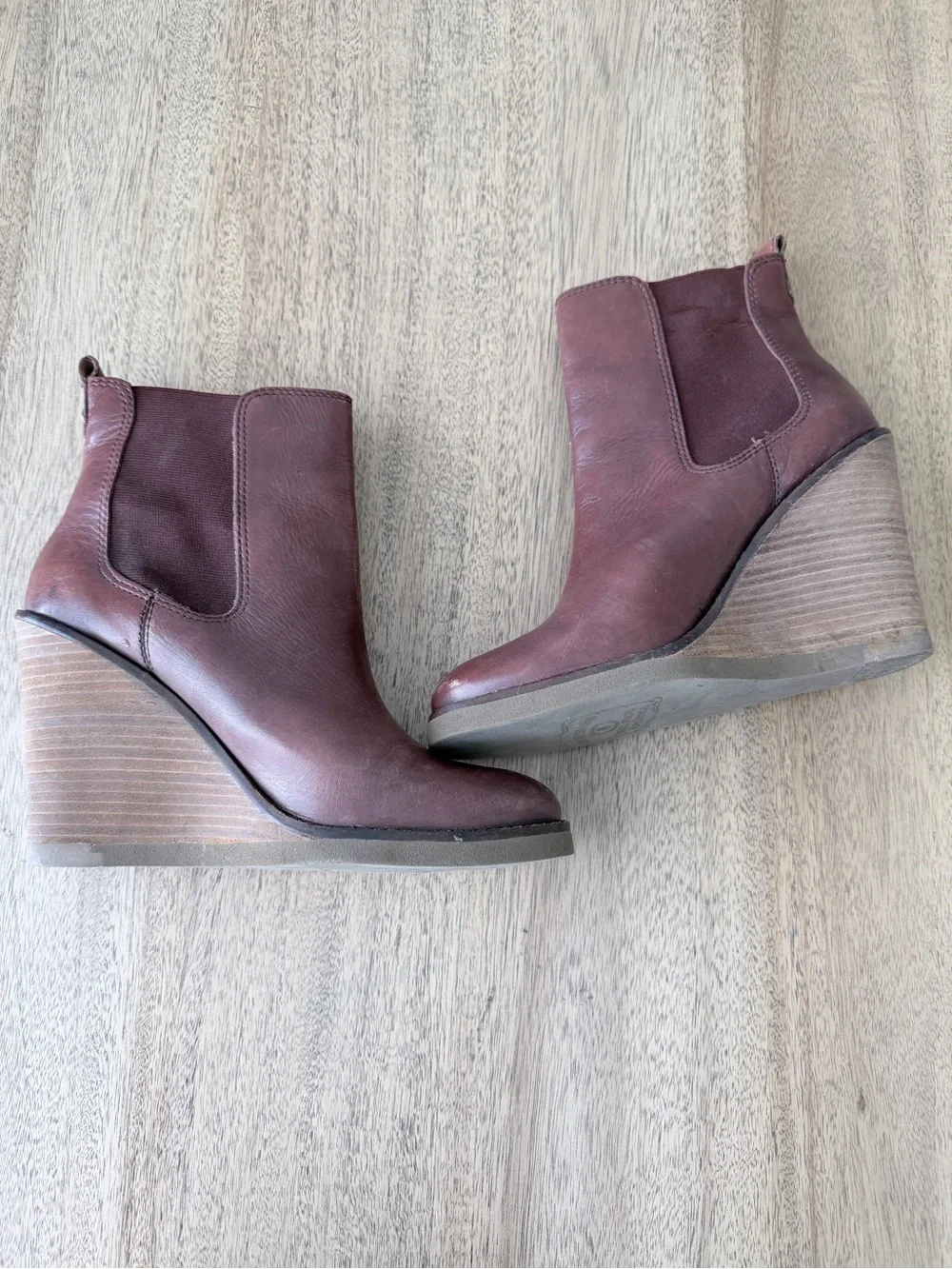Lucky Brand Fedora brown leather wedge ankle booties womens 8 Chelsea Boots